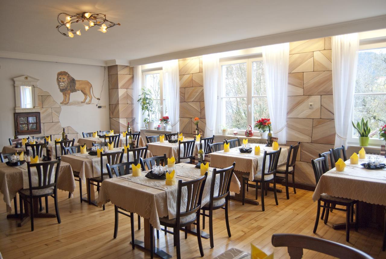 Gasthaus Zum Loewen - Restaurant Akropolis Hausach Bagian luar foto